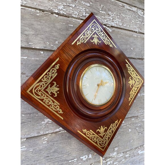 Vintage MCM Wood Gold United Clock Corp. Electric Wall Clock Convex Glass - Picture 4 of 14